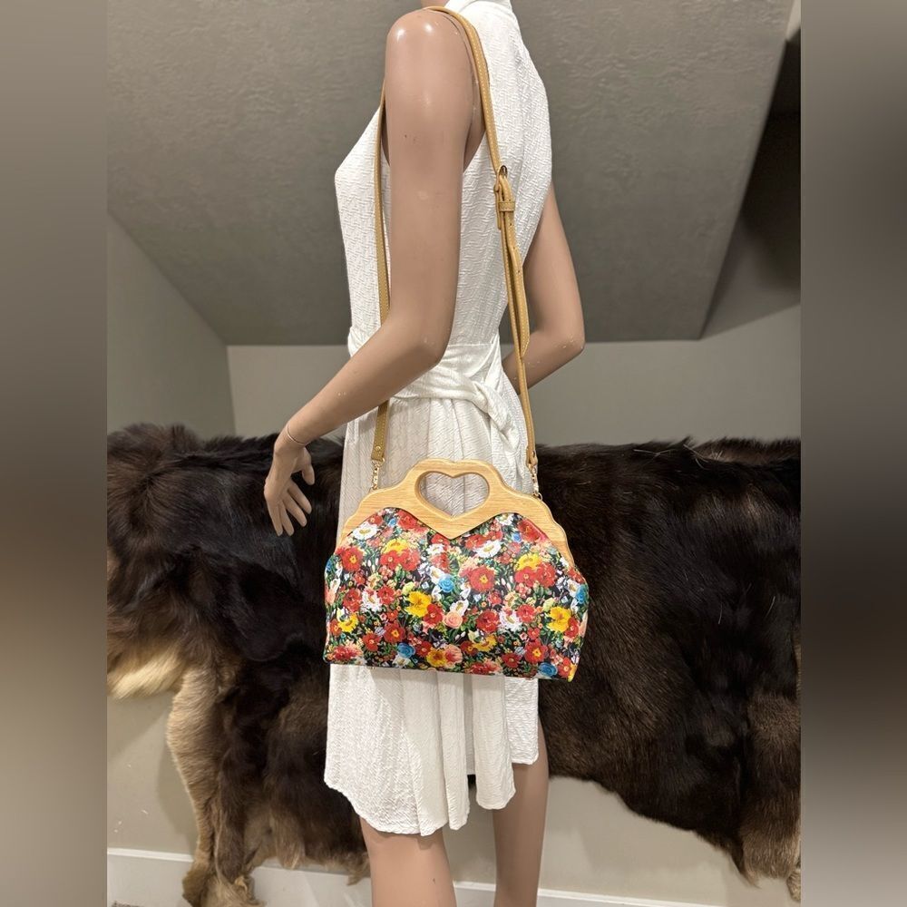 Large Genuine Leather Floral Printed with Chic Heart Shaped Wooden Frame Bag - Picture 2 of 12